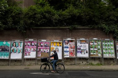 Belçika 'nın Brüksel kentinde 30 Mayıs 2024' te yapılacak federal ve Avrupa seçimleri için seçim kampanyası posterleri.