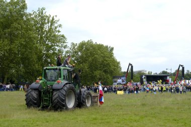 Avrupalı çiftçiler 4 Haziran 2024 'te Brüksel, Belçika' da yapılacak Avrupa Parlamentosu seçimleri öncesinde gösterilere katıldılar.