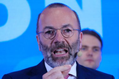 EPP Başkanı Manfred Weber ve Avrupa Komisyonu Başkanı ve EPP adayı Ursula von der Leyen, 9 Haziran 2024 'te Brüksel, Belçika' da yapılan Avrupa Parlamentosu seçimleri sonrasında bir konuşma yaptılar..