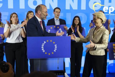 EPP Başkanı Manfred Weber ve Avrupa Komisyonu Başkanı ve EPP adayı Ursula von der Leyen, 9 Haziran 2024 'te Brüksel, Belçika' da yapılan Avrupa Parlamentosu seçimleri sonrasında bir konuşma yaptılar..