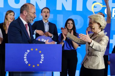 EPP Başkanı Manfred Weber ve Avrupa Komisyonu Başkanı ve EPP adayı Ursula von der Leyen, 9 Haziran 2024 'te Brüksel, Belçika' da yapılan Avrupa Parlamentosu seçimleri sonrasında bir konuşma yaptılar..
