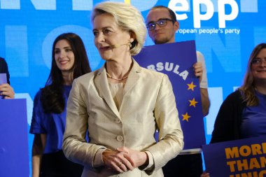 EPP Başkanı Manfred Weber ve Avrupa Komisyonu Başkanı ve EPP adayı Ursula von der Leyen, 9 Haziran 2024 'te Brüksel, Belçika' da yapılan Avrupa Parlamentosu seçimleri sonrasında bir konuşma yaptılar..