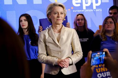 EPP Başkanı Manfred Weber ve Avrupa Komisyonu Başkanı ve EPP adayı Ursula von der Leyen, 9 Haziran 2024 'te Brüksel, Belçika' da yapılan Avrupa Parlamentosu seçimleri sonrasında bir konuşma yaptılar..