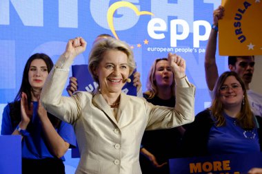 EPP Başkanı Manfred Weber ve Avrupa Komisyonu Başkanı ve EPP adayı Ursula von der Leyen, 9 Haziran 2024 'te Brüksel, Belçika' da yapılan Avrupa Parlamentosu seçimleri sonrasında bir konuşma yaptılar..