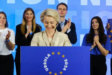 EPP Başkanı Manfred Weber ve Avrupa Komisyonu Başkanı ve EPP adayı Ursula von der Leyen, 9 Haziran 2024 'te Brüksel, Belçika' da yapılan Avrupa Parlamentosu seçimleri sonrasında bir konuşma yaptılar..