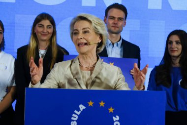 EPP Başkanı Manfred Weber ve Avrupa Komisyonu Başkanı ve EPP adayı Ursula von der Leyen, 9 Haziran 2024 'te Brüksel, Belçika' da yapılan Avrupa Parlamentosu seçimleri sonrasında bir konuşma yaptılar..