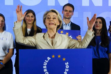 EPP Başkanı Manfred Weber ve Avrupa Komisyonu Başkanı ve EPP adayı Ursula von der Leyen, 9 Haziran 2024 'te Brüksel, Belçika' da yapılan Avrupa Parlamentosu seçimleri sonrasında bir konuşma yaptılar..