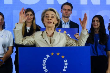 EPP Başkanı Manfred Weber ve Avrupa Komisyonu Başkanı ve EPP adayı Ursula von der Leyen, 9 Haziran 2024 'te Brüksel, Belçika' da yapılan Avrupa Parlamentosu seçimleri sonrasında bir konuşma yaptılar..