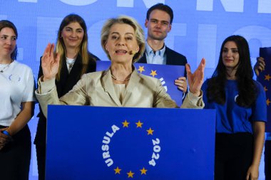 EPP Başkanı Manfred Weber ve Avrupa Komisyonu Başkanı ve EPP adayı Ursula von der Leyen, 9 Haziran 2024 'te Brüksel, Belçika' da yapılan Avrupa Parlamentosu seçimleri sonrasında bir konuşma yaptılar..