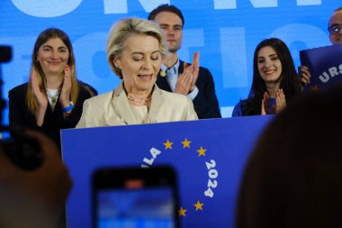 EPP Başkanı Manfred Weber ve Avrupa Komisyonu Başkanı ve EPP adayı Ursula von der Leyen, 9 Haziran 2024 'te Brüksel, Belçika' da yapılan Avrupa Parlamentosu seçimleri sonrasında bir konuşma yaptılar..