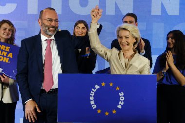 EPP Başkanı Manfred Weber ve Avrupa Komisyonu Başkanı ve EPP adayı Ursula von der Leyen, 9 Haziran 2024 'te Brüksel, Belçika' da yapılan Avrupa Parlamentosu seçimleri sonrasında bir konuşma yaptılar..