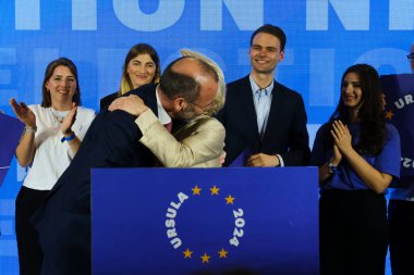 EPP Başkanı Manfred Weber ve Avrupa Komisyonu Başkanı ve EPP adayı Ursula von der Leyen, 9 Haziran 2024 'te Brüksel, Belçika' da yapılan Avrupa Parlamentosu seçimleri sonrasında bir konuşma yaptılar..