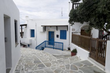 Yunanistan 'ın Naxos adasındaki Chora kentindeki geleneksel tarz evlerinin 4 Mayıs 2024 tarihli dış görünüşü.