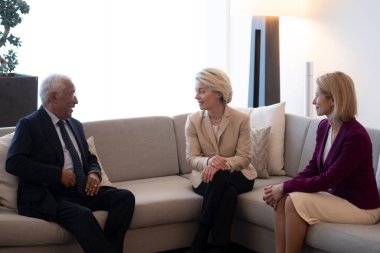 28 Haziran 2024 'te Brüksel, Belçika' da gerçekleşen görüşmede AB Komisyonu Başkanı Ursula Von der Leyen, Estonya Başbakanı Kaja Kallas ve eski Başbakan Antonio Costa.