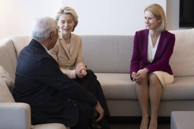 28 Haziran 2024 'te Brüksel, Belçika' da gerçekleşen görüşmede AB Komisyonu Başkanı Ursula Von der Leyen, Estonya Başbakanı Kaja Kallas ve eski Başbakan Antonio Costa.