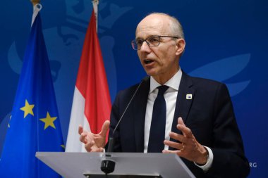 Lüksemburg Başbakanı Luc Frieden 28 Haziran 2024 'te Brüksel, Belçika' da düzenlenen Avrupa Birliği liderleri zirvesinin ilk gününde basın toplantısı düzenledi..