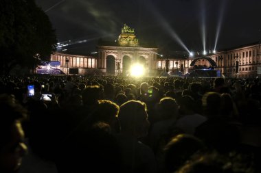 21 Temmuz 2024 'te Brüksel' deki Cinquantenaire Park 'ta düzenlenen Ulusal Bayram kutlamaları sırasında havai fişekler patladı...
