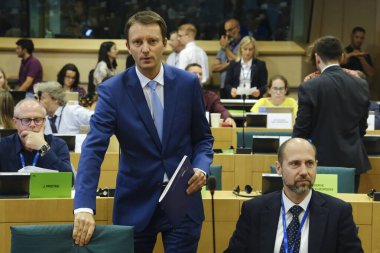 Siegfried MURESAN, MEP, 4 Eylül 2024 'te Avrupa Parlamentosu, Brüksel, Belçika' daki bir Parlamento komitesine katıldı.