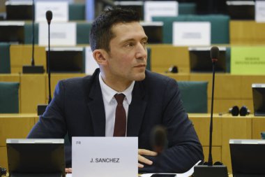 Julien SANCHEZ, MEP 4 Eylül 2024 'te Avrupa Parlamentosu, Brüksel, Belçika' daki bir Parlamento komitesine katıldı.