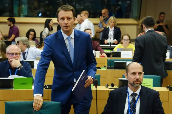 Siegfried MURESAN, MEP, 4 Eylül 2024 'te Avrupa Parlamentosu, Brüksel, Belçika' daki bir Parlamento komitesine katıldı.