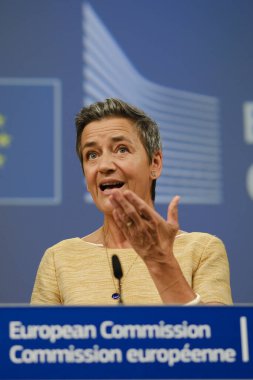 AB Komiseri Margrethe VESTAGER 'ın basın toplantısı, Adalet Divanı' nın 10 Eylül 2024 'te Brüksel, Belçika' daki Apple vergi yardımı ve Google Alışveriş karşıtlığı davalarıyla ilgili kararları sonrasında gerçekleşti..