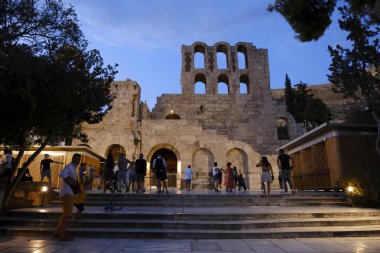19 Ağustos 2024 tarihinde Atina 'nın başkenti Atina' daki Herodes Atticus Odeonu 'nun dış görünüşü, Atina Akropolü' nün güneybatı yamacında yer alan bir taş tiyatro yapısıdır.