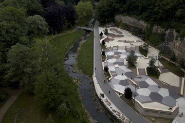 19 Haziran 2024 'te Lüksemburg' daki Petrusse Vadisi kaykay parkının genel görünümü.