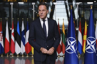 NATO 'nun yeni Genel Sekreteri Mark Rutte ve görev süresi sona eren Bakan Jens Stoltenberg, 1 Ekim 2024' te Brüksel, Belçika 'daki NATO karargahında düzenlenen devir teslim töreninde düzenledikleri basın toplantısında,.