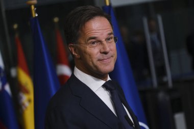 NATO 'nun yeni Genel Sekreteri Mark Rutte ve görev süresi sona eren Bakan Jens Stoltenberg, 1 Ekim 2024' te Brüksel, Belçika 'daki NATO karargahında düzenlenen devir teslim töreninde düzenledikleri basın toplantısında,.