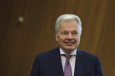 AB Komiseri Didier Reynders, 2 Ekim 2024 'te Brüksel, Belçika' daki haftalık Avrupa Komisyonu toplantısına katılmak üzere Belçika 'ya geldi..