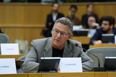 MEP Kostas Arvanitis 2 Ekim 2024 'te Avrupa Parlamentosu, Brüksel, Belçika' da düzenlenen bir etkinlikte.