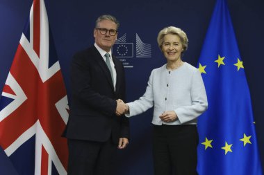 Avrupa Komisyonu Başkanı Ursula von der LeYEN, 2 Ekim 2024 'te Belçika' nın Brüksel kentinde Başbakan Sir Keir Starmer 'ı kabul etti..