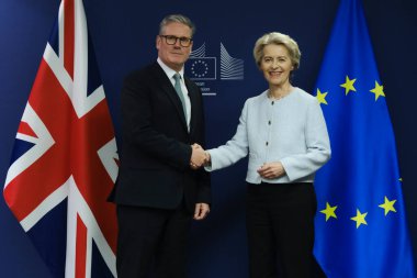 Avrupa Komisyonu Başkanı Ursula von der LeYEN, 2 Ekim 2024 'te Belçika' nın Brüksel kentinde Başbakan Sir Keir Starmer 'ı kabul etti..