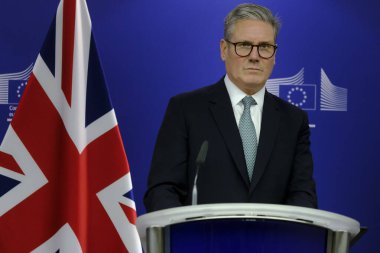 Avrupa Komisyonu Başkanı Ursula von der Leyen ve İngiltere Başbakanı Keir Starmer 2 Ekim 2024 'te Brüksel, Belçika' da basın mensuplarına demeç verdiler.. 