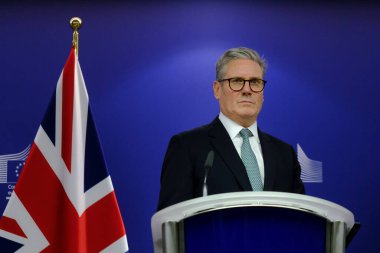Avrupa Komisyonu Başkanı Ursula von der Leyen ve İngiltere Başbakanı Keir Starmer 2 Ekim 2024 'te Brüksel, Belçika' da basın mensuplarına demeç verdiler.. 
