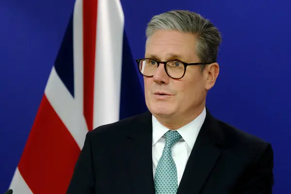 Avrupa Komisyonu Başkanı Ursula von der Leyen ve İngiltere Başbakanı Keir Starmer 2 Ekim 2024 'te Brüksel, Belçika' da basın mensuplarına demeç verdiler.. 