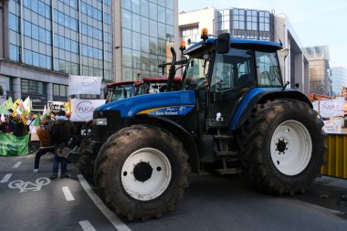 Avrupalı çiftçiler, 13 Kasım 2024 'te Brüksel, Belçika' da düzenlenen G20 zirvesinde yapılacak ticaret görüşmeleri öncesinde, AB-Mercosur anlaşmasını protesto etmek için bir araya geldiler..