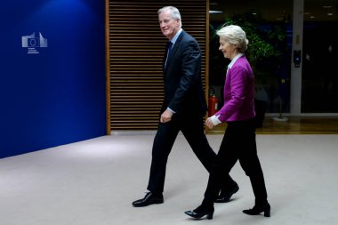 Avrupa Komisyonu Başkanı Ursula von der Leyen Fransa Başbakanı Michel Barnier ile 13 Kasım 2024 'te Brüksel, Belçika' da bir araya geldi..