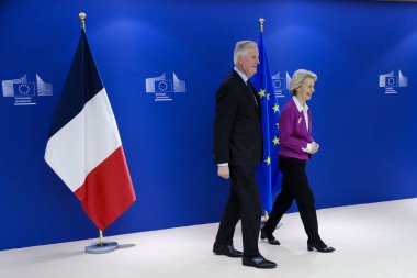 Avrupa Komisyonu Başkanı Ursula von der Leyen Fransa Başbakanı Michel Barnier ile 13 Kasım 2024 'te Brüksel, Belçika' da bir araya geldi..
