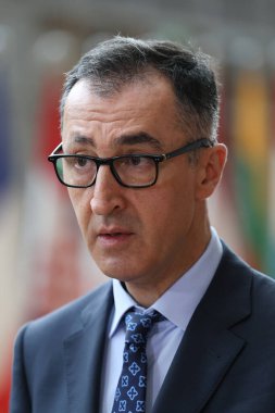 Brüksel, Belçika, 24 Mart 2025. Tarım Bakanı Cem OZDEMIR bir Avrupa Birliği tarım ve balıkçılık konseyi toplantısına katıldı.