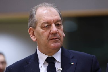 Brüksel, Belçika, 24 Mart 2025. Tarım Bakanı Patrizio Giacomo LA PIETRA bir Avrupa Birliği tarım ve balıkçılık konseyi toplantısına katıldı.