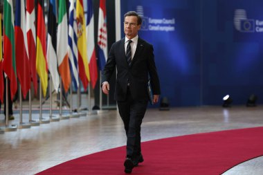 İsveç Başbakanı Ulf Kristersson, 20 Mart 2025 'te Brüksel' deki AB genel merkezinde AB Zirvesi 'nin başında basın açıklaması yaptı..