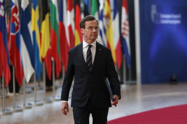 İsveç Başbakanı Ulf Kristersson, 20 Mart 2025 'te Brüksel' deki AB genel merkezinde AB Zirvesi 'nin başında basın açıklaması yaptı..