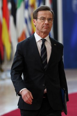 İsveç Başbakanı Ulf Kristersson, 20 Mart 2025 'te Brüksel' deki AB genel merkezinde AB Zirvesi 'nin başında basın açıklaması yaptı..