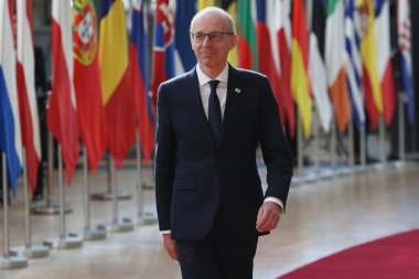 Lüksemburg Başbakanı Luc Frieden, 20 Mart 2025 'te Brüksel' deki AB genel merkezinde düzenlenen AB Zirvesi 'nin başında basın açıklaması yaptı..
