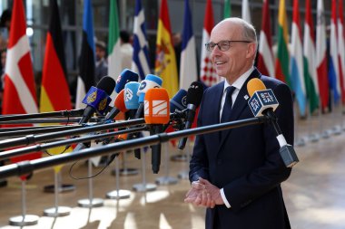 Lüksemburg Başbakanı Luc Frieden, 20 Mart 2025 'te Brüksel' deki AB genel merkezinde düzenlenen AB Zirvesi 'nin başında basın açıklaması yaptı..