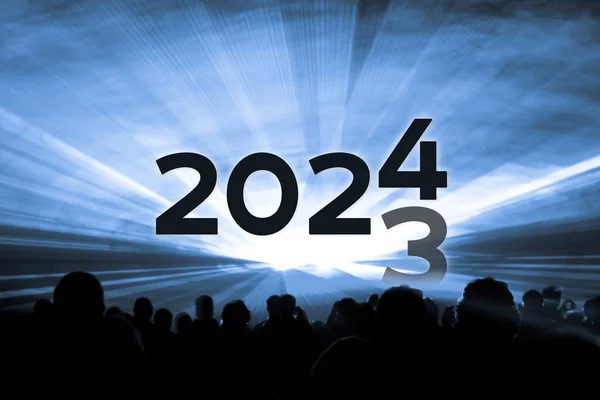 Jahreswechsel 2023 2024 Blaue Lasershow Party Luxuriöse Unterhaltung Mit Menschen Stockbild