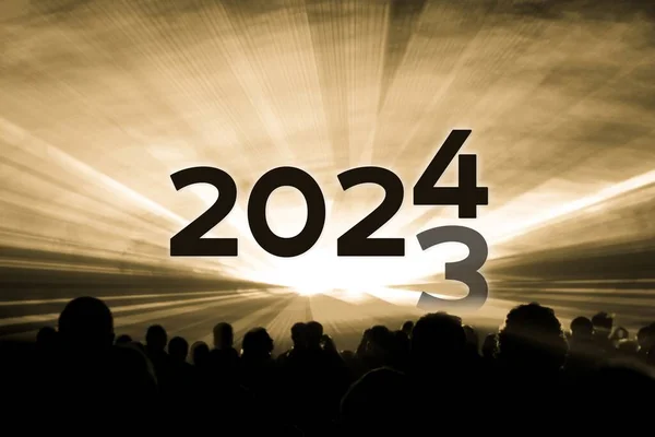 Jahreswechsel 2023 2024 Gelbe Lasershow Party Luxuriöse Unterhaltung Mit Menschen lizenzfreie Stockfotos