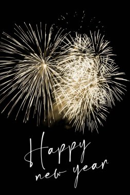 Yeni yıl sarı havai fişek yıldızları yeni yıl arifeniz kutlu olsun. Şatafatlı havai fişek gösterisi, yılın dönüm noktası kutlaması. Tatil sezonu partisi zamanı. Birinci sınıf eğlence gece hayatı geçmişi.