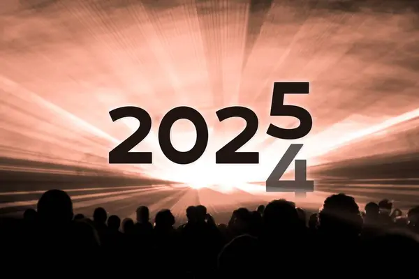 2024 yılı sonu 2025 turuncu lazer gösterisi partisi. Yeni yıl kutlamalarında seyircilerle dolu lüks bir eğlence. Tatil sezonunda gece hayatı etkinliği.